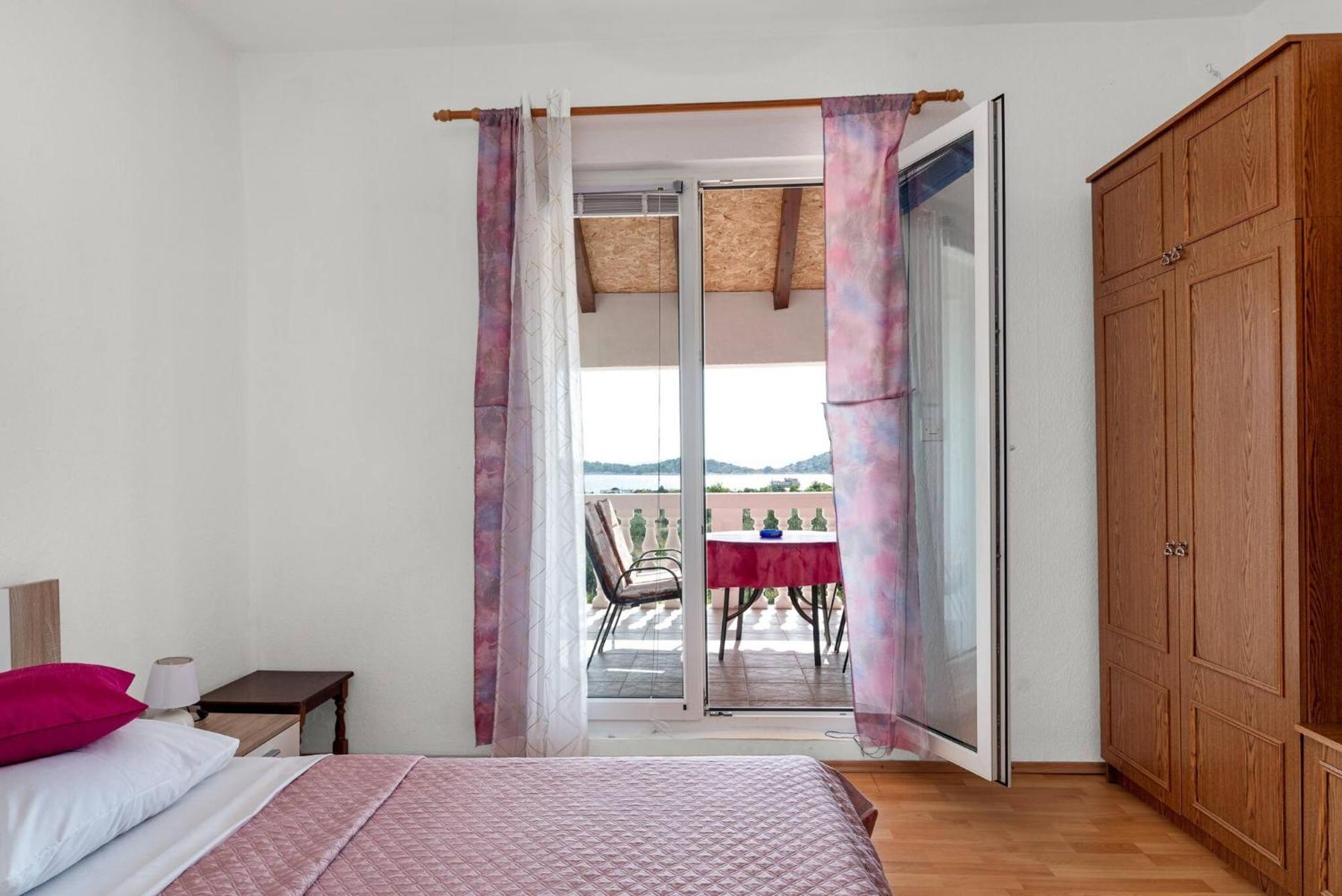 Apartment Lara Tribunj  Ngoại thất bức ảnh